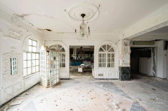 16 Abandoned Resorts and Hotels That Still Look Hauntingly Beautiful
