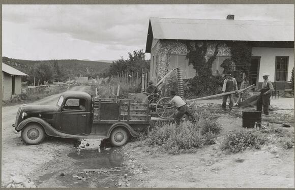 Before cup holders & touchscreens: Vintage photos of the real American pickup