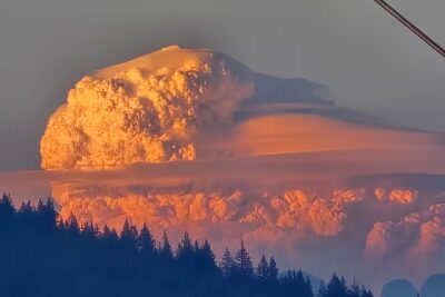 You can only see these fire clouds during huge wildfires