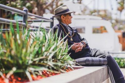 The strange reason men used to wear hats everywhere