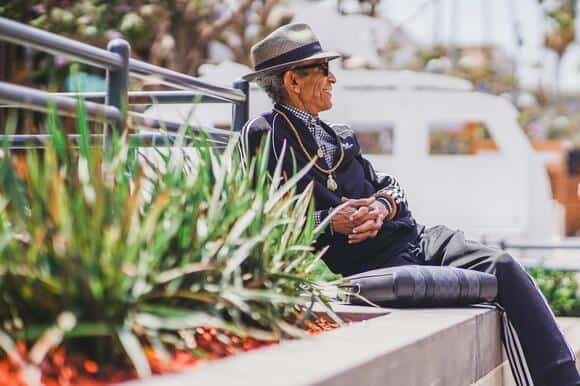 The strange reason men used to wear hats everywhere