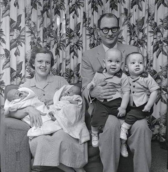 12 Old Family Photos That Feel Universally Familiar