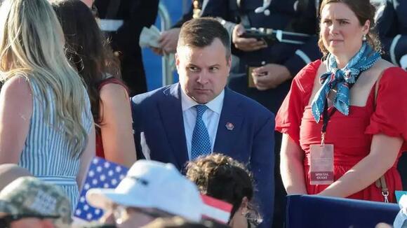 Analyst flags Trump’s midterm elections threat that has alarms ringing ‘off the dial’