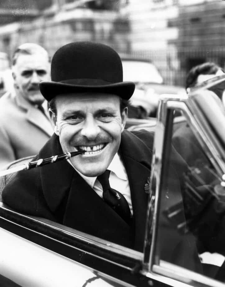 Terry-Thomas, Jimmy Tarbuck And The Diamond Cigarette Holder Heist – Flashbak