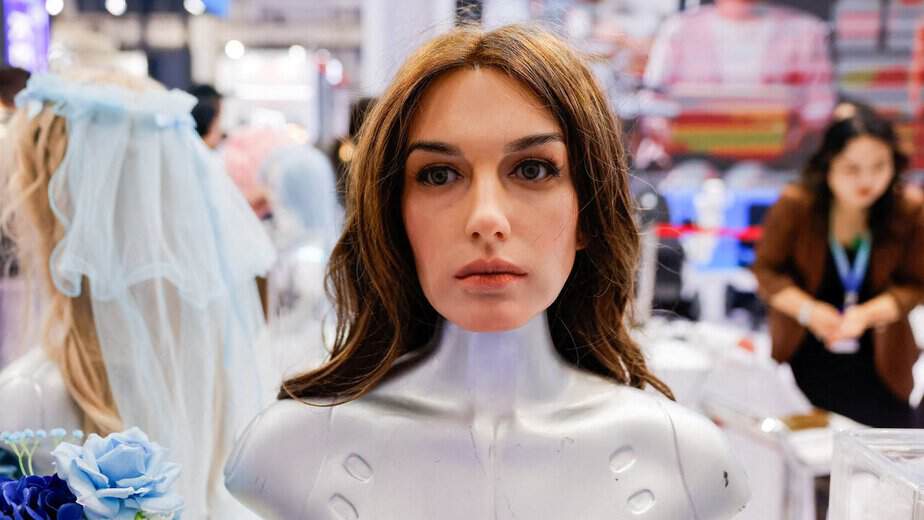 IN PHOTOS | Humanoid robots demonstrate their capabilities