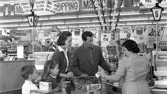 21 Vintage Photos of Supermarkets in the 1950s
