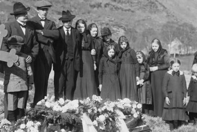 20 Macabre Victorian Mourning Customs That Are Deeply Strange To UsToday
