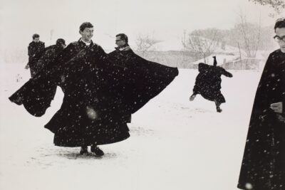 100+ Iconic Photos Explore the Power of Presence in This Traveling Exhibition