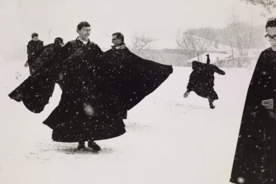 100+ Iconic Photos Explore the Power of Presence in This Traveling Exhibition