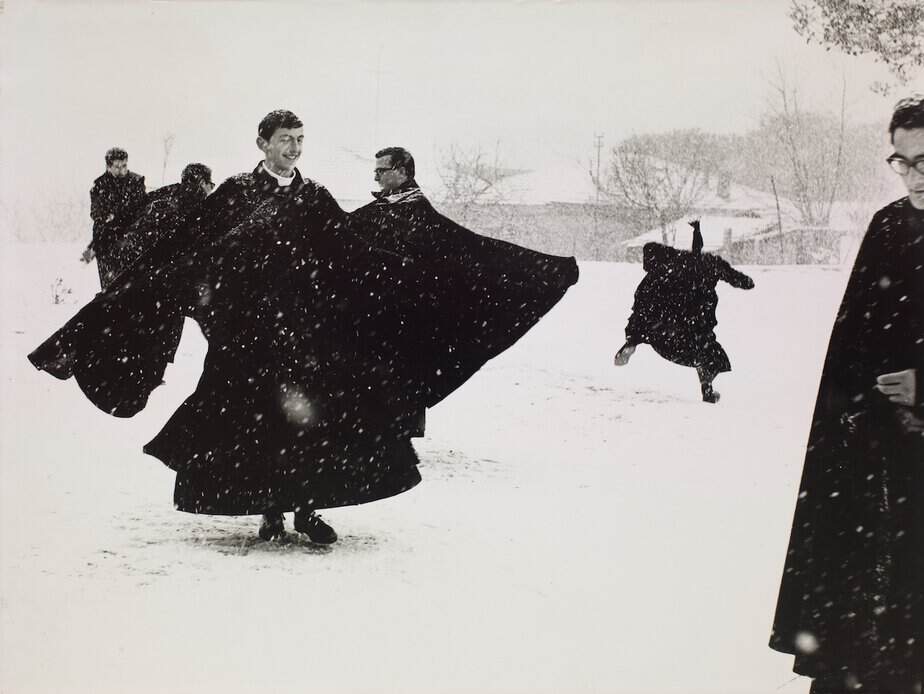 100+ Iconic Photos Explore the Power of Presence in This Traveling Exhibition