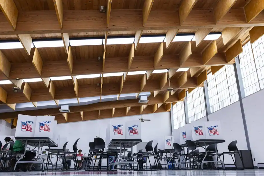 Voters are sick of the 2-party system. A new poll shows they’re open to big changes