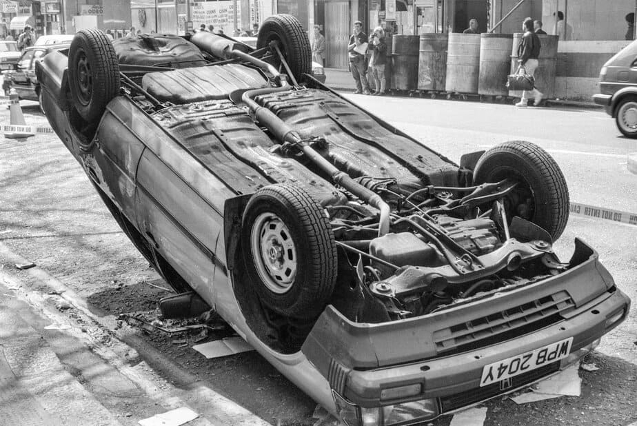 Car Wrecks and Breakers Yards in 1990s London – Flashbak