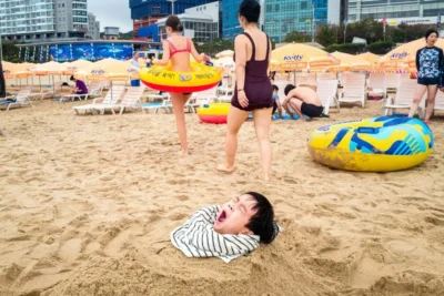 100 Street Photos That Caught Ordinary Moments At Just The Right Time | Bored Panda