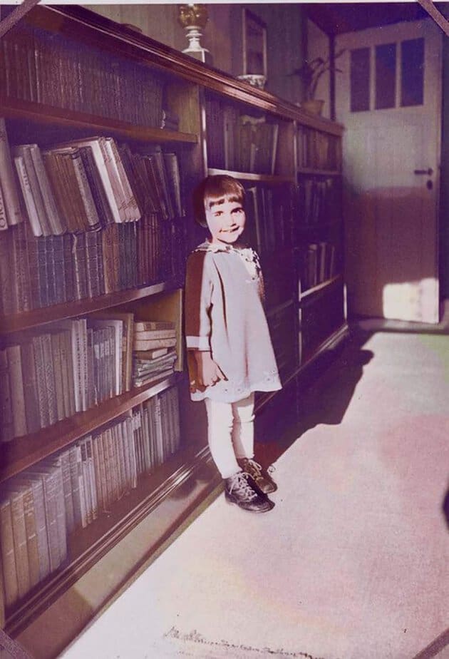 Anne Frank: The Face of an Icon Through Old Photographs – Rare Historical Photos